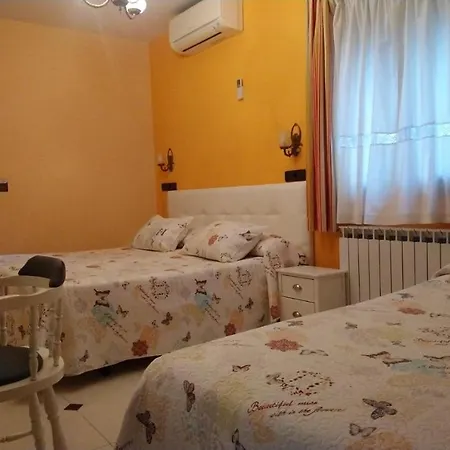 Don Jaime I Y Ii Guest house Segovia