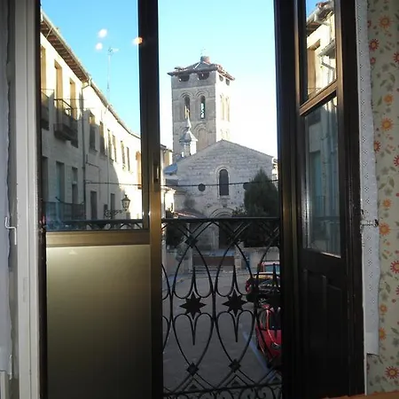 Don Jaime I Y Ii Guest house Segovia